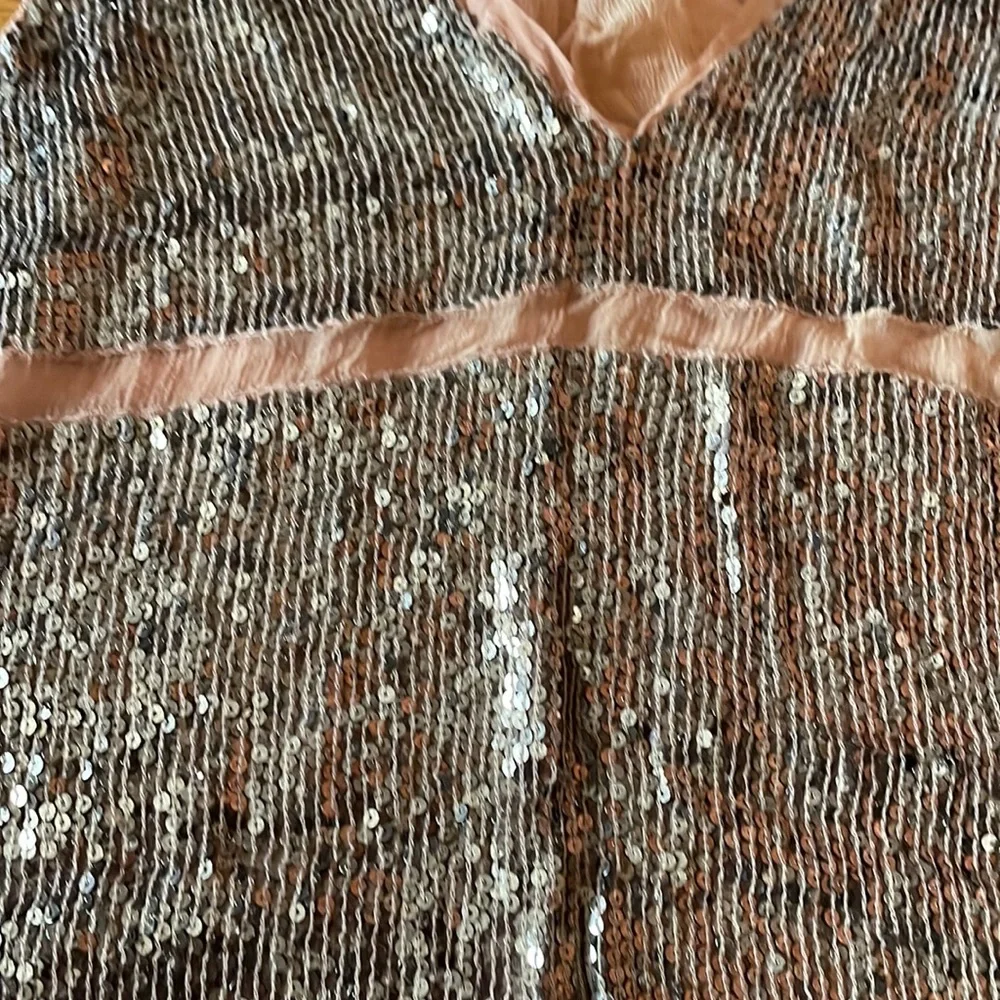 Beautiful sequin top - Picture 6 of 7
